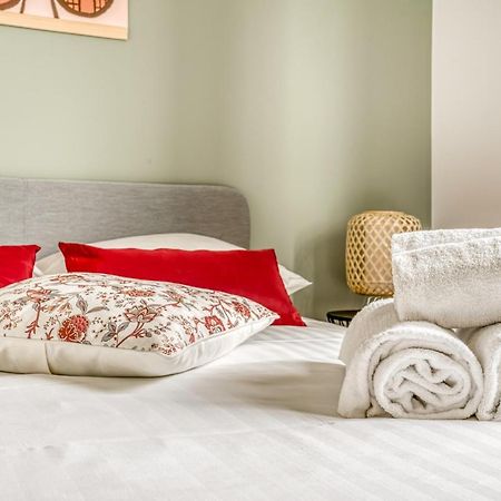Le First By Cocoonr Apartment Nantes Bagian luar foto